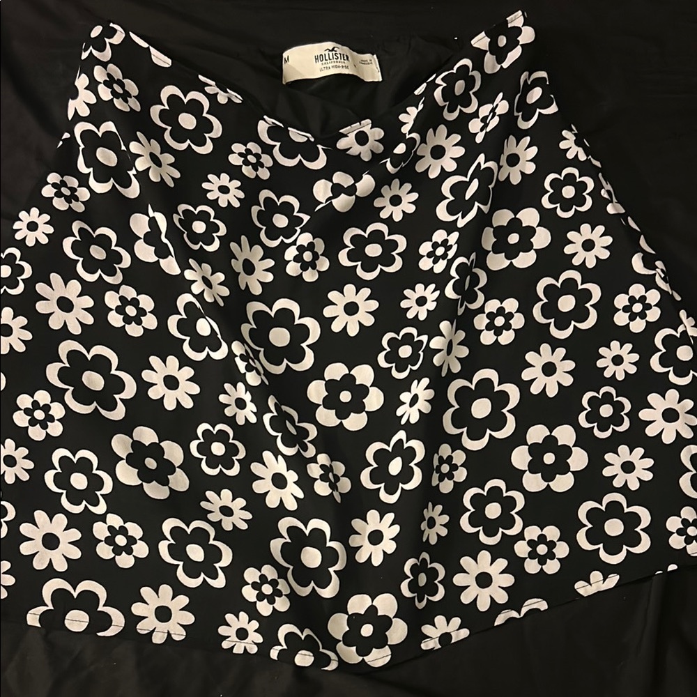Hollister Black and White Floral Skirt